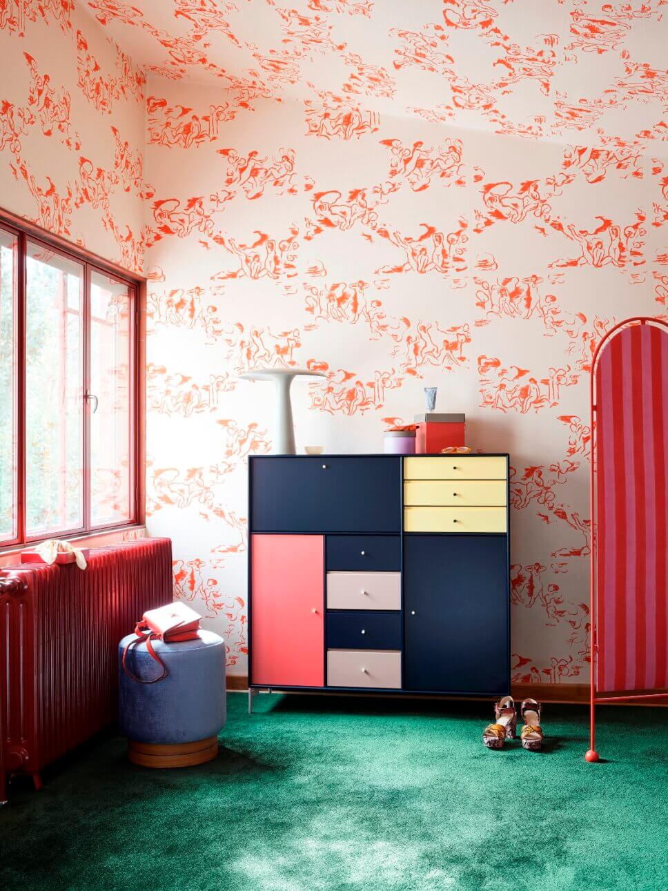 Buntes Sideboard in modern eingerichtetem Wohnzimmer