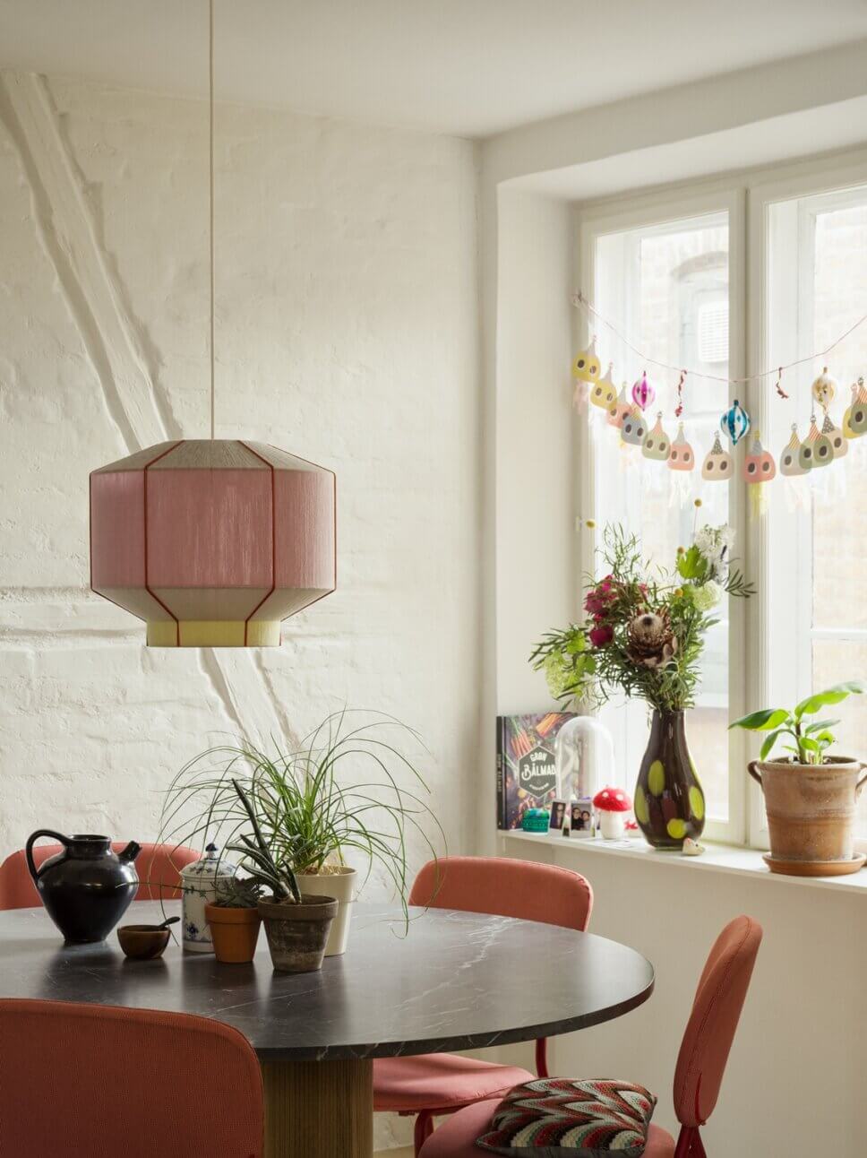 Skandinavisch eingerichtetes Esszimmer