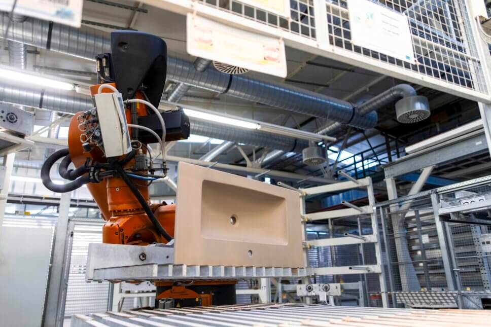 Waschbecken-Fabrikation mit Roboter