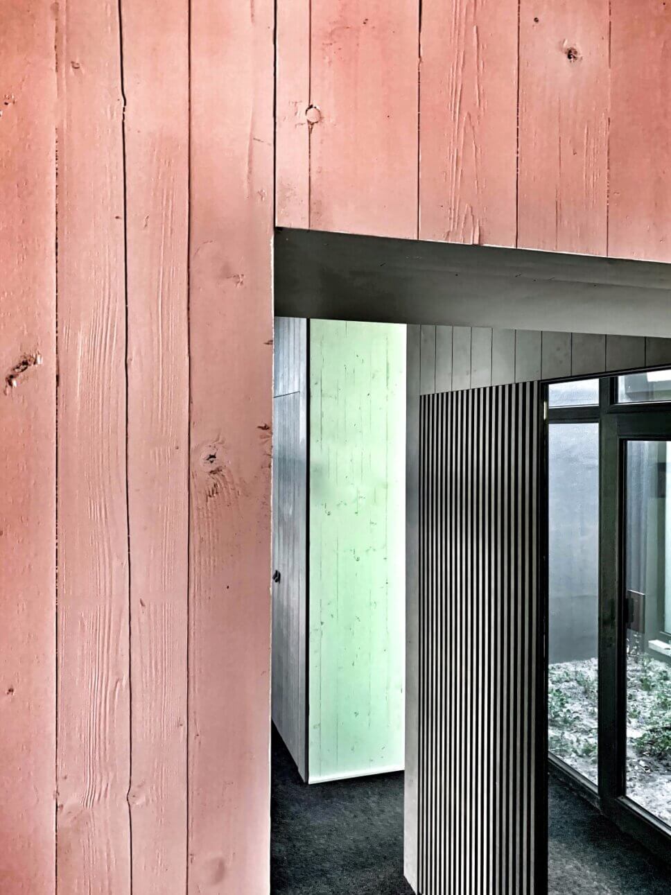 Moderner Flur in Bungalow