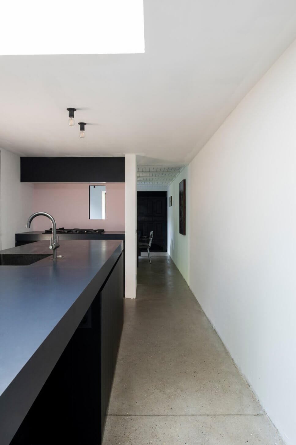 Modern eingerichtete Küche in Bungalow