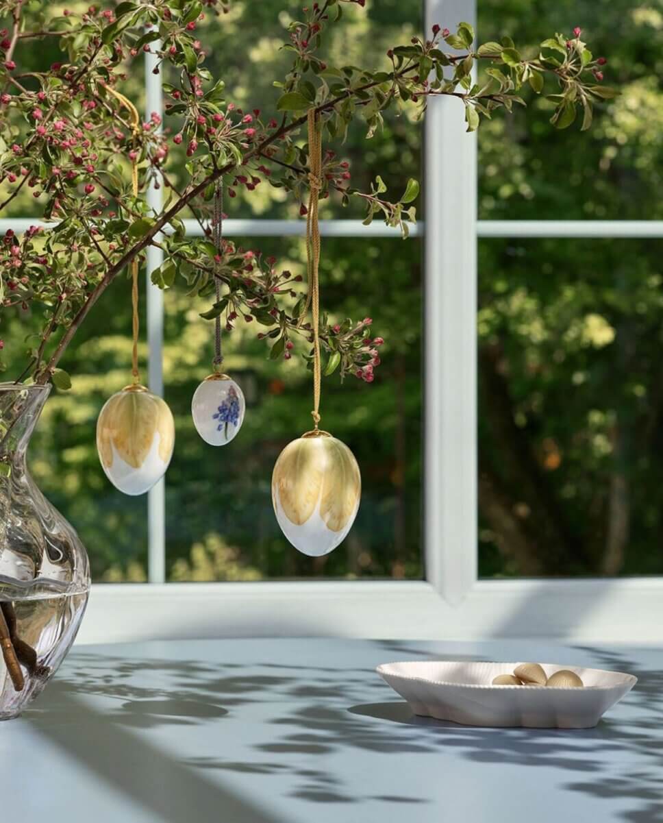 mit Osterdeko geschmückter Tisch