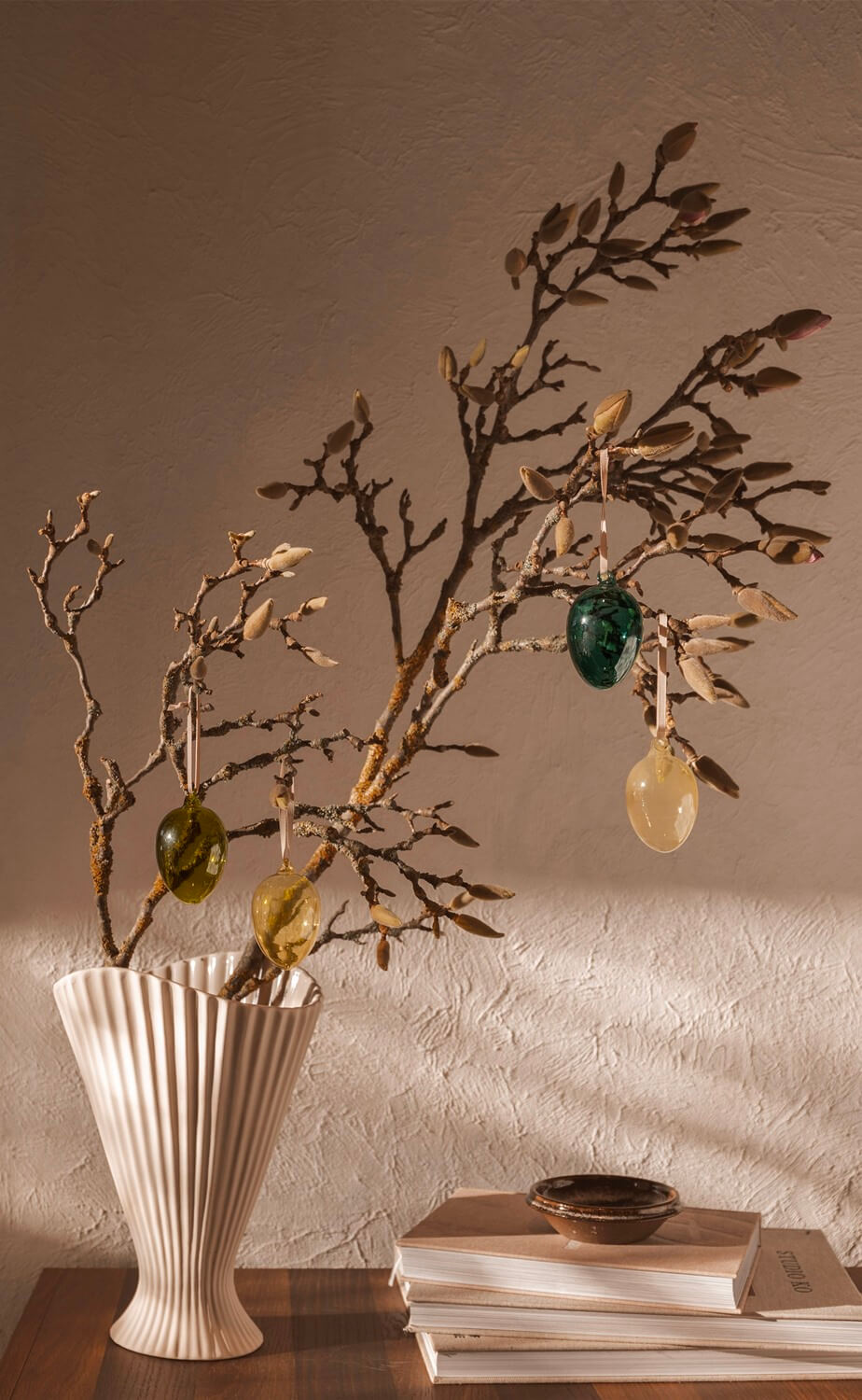 Osterstrauch mit Ostereiern aus Glas