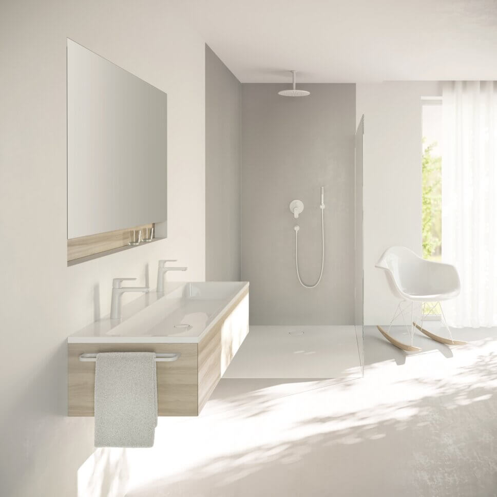 Modern eingerichtetes Badezimmer mit Waschbecken und Dusche