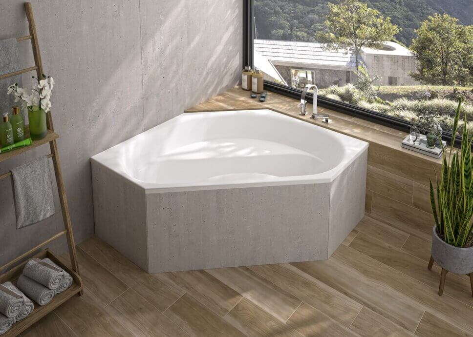 Modern eingerichtetes Badezimmer mit Badewanne