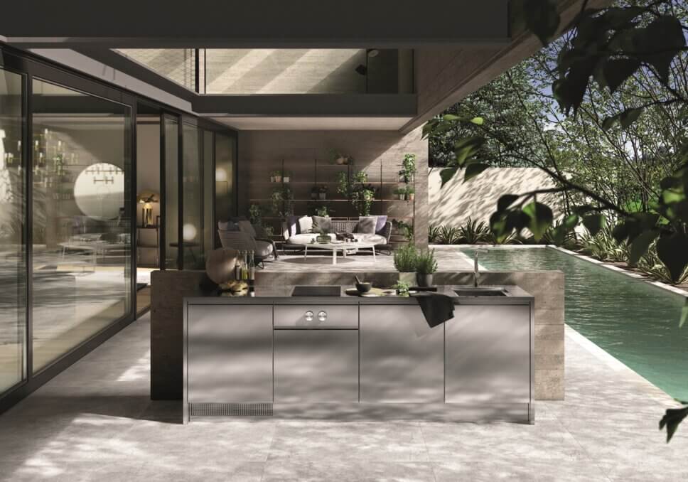 Minimalistische Outdoorküche mit Spülbecken und Gasbrenner auf Terrasse