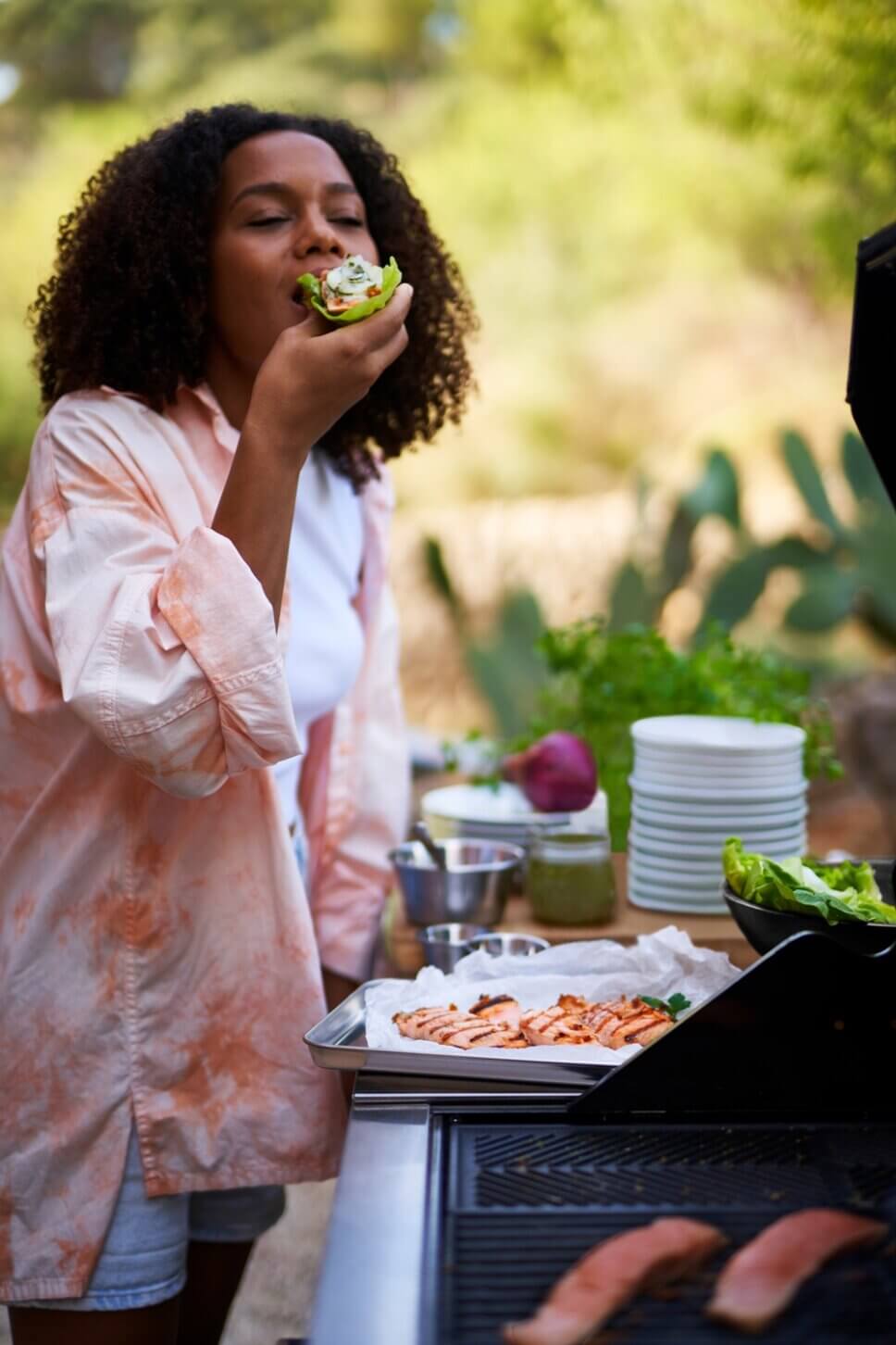 Modulare Outdoorküche mit Grill auf Terrasse