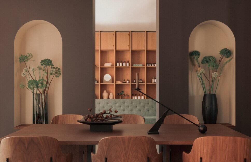 Mit Designermöbeln skandinavisch eingerichtetes Esszimmer in Altbau