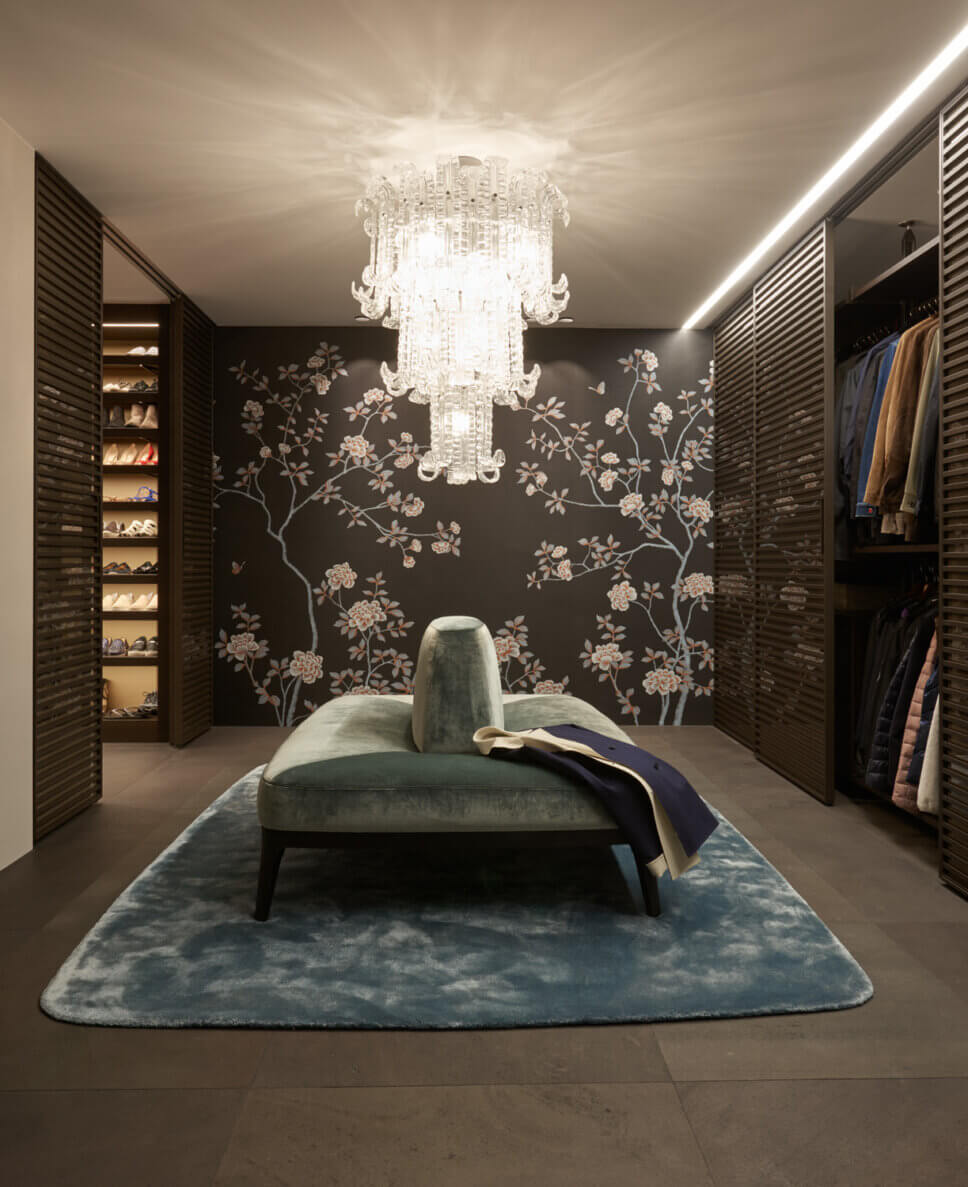 Modern und elegant eingerichtete Garderobe in Architektenhaus