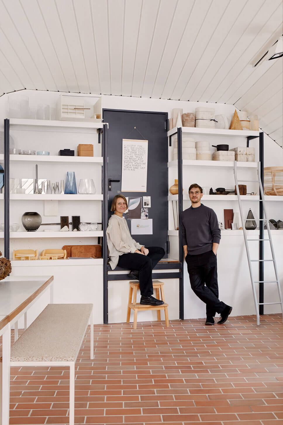 Designer in ihrem Atelier