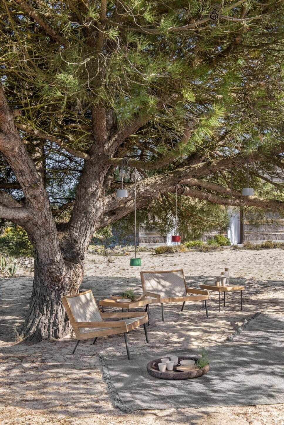 Moderne Gartensessel am Strand