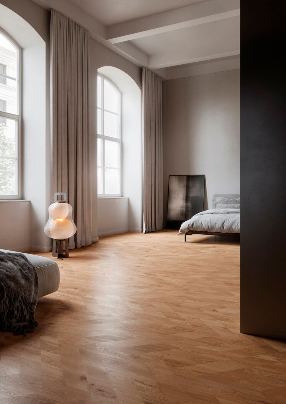 Modern eingerichtetes Schlafzimmer mit Eichenparkett