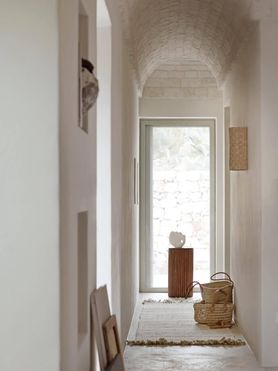 Flur in mediterranem Haus mit steinerner Gewölbedecke